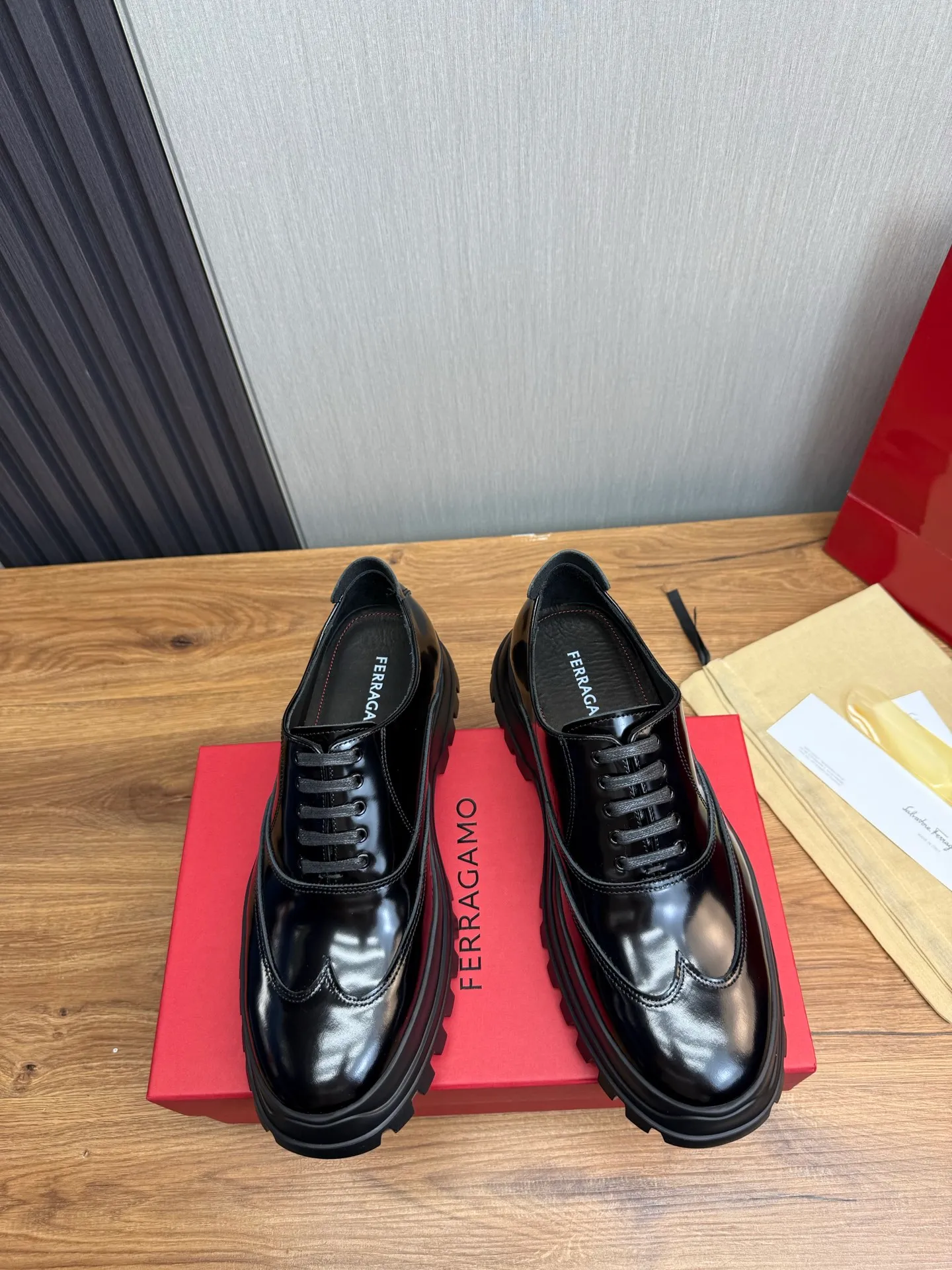 Men's shoes 💰880💰 Ferragamo. [Ferragamo] Men's Loaf leather shoes, the latest hot style, 1:1 original purchase quality, top quality, imported open-edge beaded cowhide leather on the upper, hand-made three-dimensional stitching highlights the round toe design, the inner feet are made of imported cowhide, with original wear-resistant rubber outsole, matching code 39-44, (38, 45 custom-made, non-refundable)